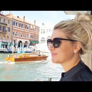 Meet your Posher, Vanessa